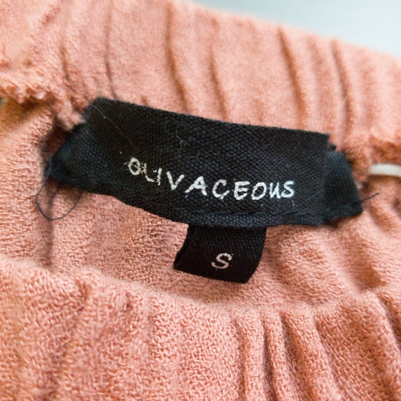 Olivaceous Off the Shoulder Blouse-Small - Picture 5 of 10